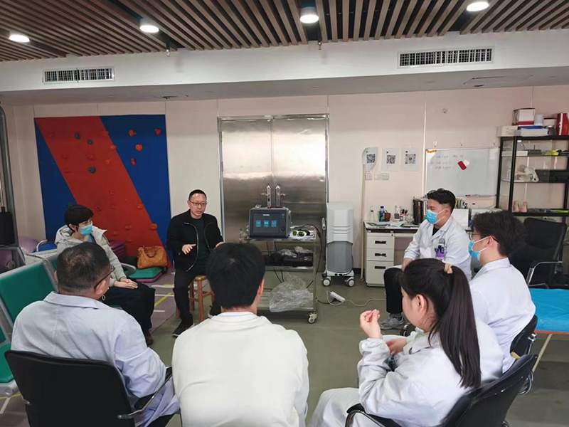 PBM Medical Laser a Wuhanská ľudová nemocnica vstupujú do spolupráce v oblasti fyzioterapeutického lasera